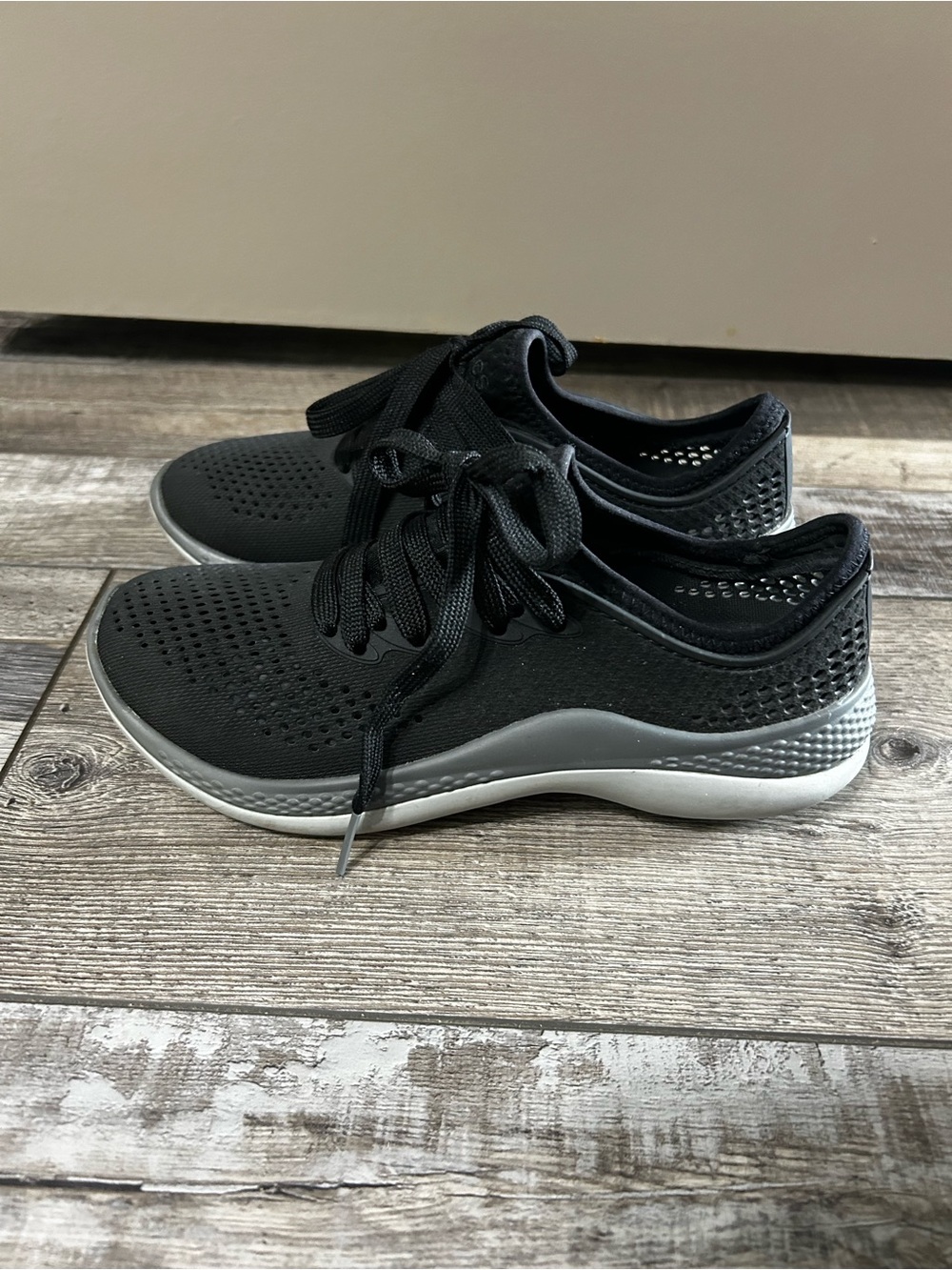 CROCS Black lite ride Lace-Up Athletic Sneakers - Picture 4 of 8
